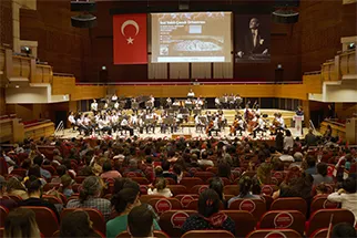 İnci Vakfı Çocuk Orkestrası gelenekselleşen Ulusal Egemenlik ve Çocuk Bayramı’na özel konseriyle umut ve neşe verdi